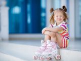 Роликовые приключения малыша: Как научить ребенка кататься и выбрать идеальные коньки?